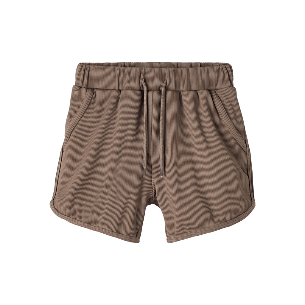 Se LIL ATELIER Badeshorts Fagmo Coffee Quartz hos Smartkidz.dk