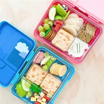 MUM MADE YUM Bento Madkasse Medium Blå Fodbold