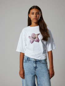 LMTD Kort Top Rebecflo Bright White Flower